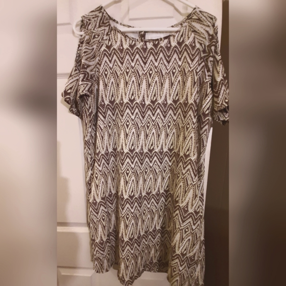 Charming Charlie Women's Size L Cold Shoulder Short Sleeve Dress